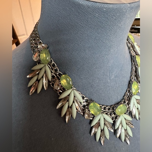 Necklace, green, white, silver - Picture 4 of 6